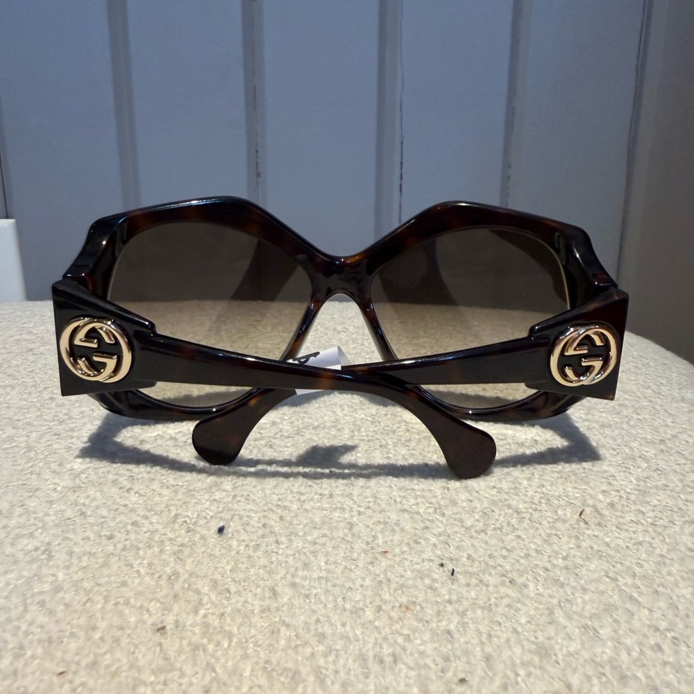 Elegant Brown Sunglasses - Picture 2 of 3